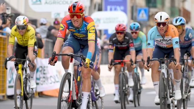 Соперники Поґачара делают ему слишком легко? | Новости велоспорта GCN