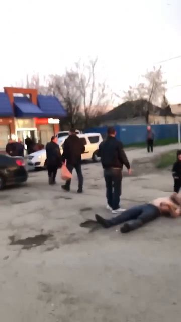 Мужчину-участника СВО, гулявшего с ребёнком, избили после замечания о поведении группы цыган.