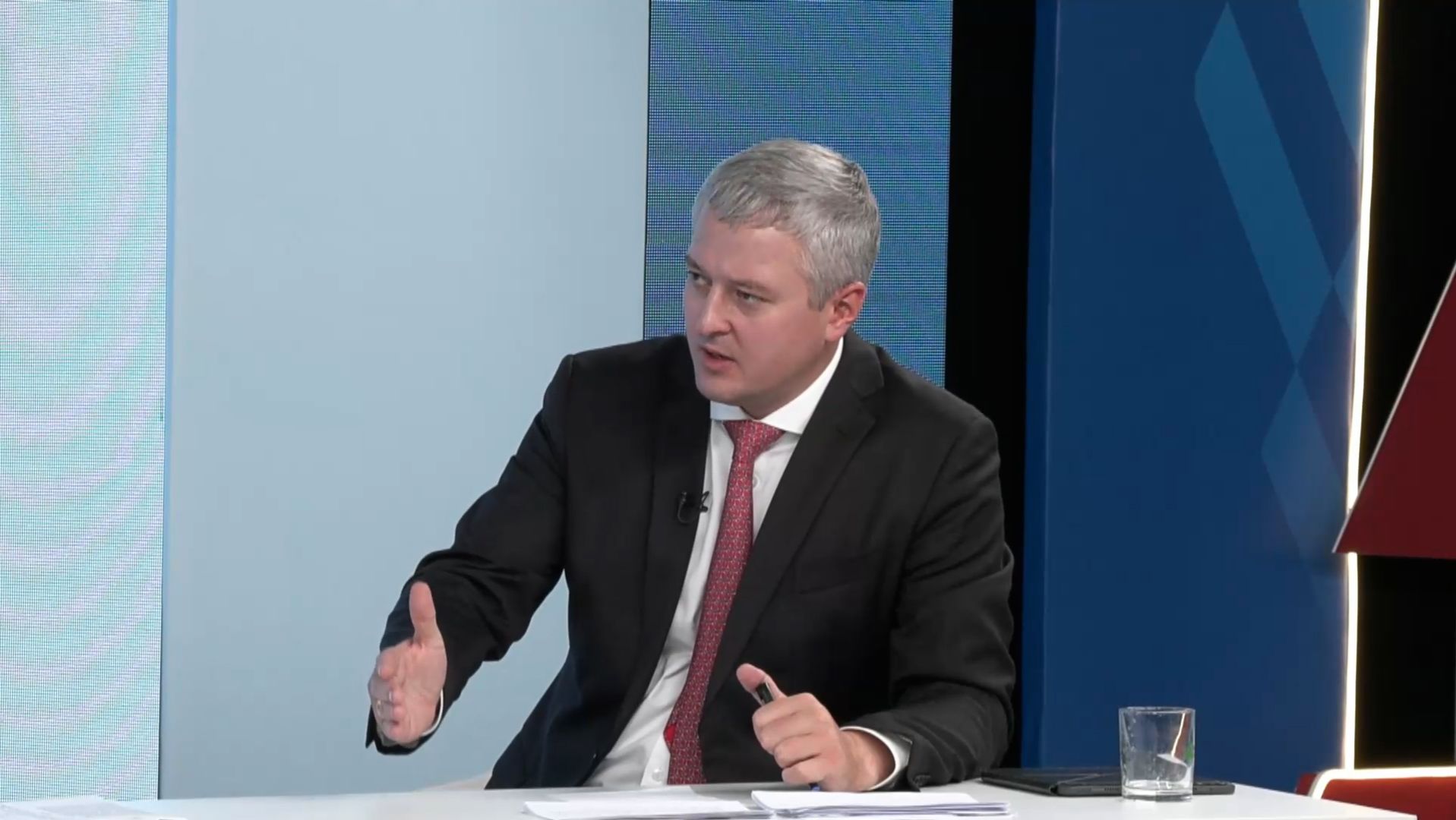 НА РАВНЫХ ПРАВАХ