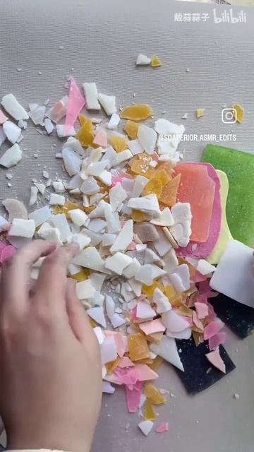Автор ломает мыльные пластиночки🧼🍥