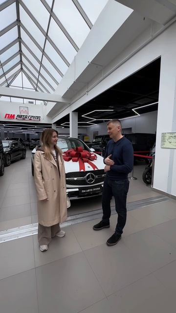  1 Довольная семья! Поздравляем Елену и ее супруга с покупкой Mercedes GLC 300 Coupe