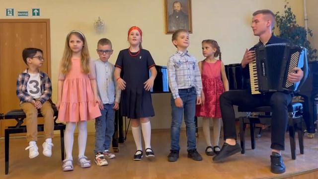 Выпускникам от первоклашек