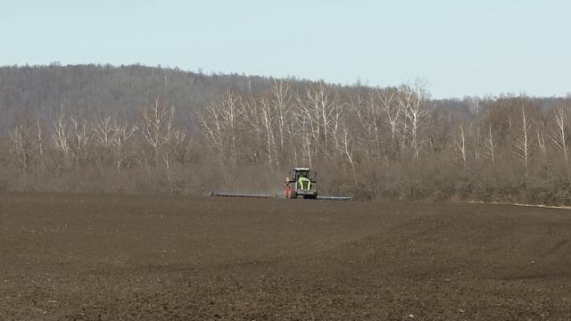 Аграрии Заинского района приступили к боронованию земли