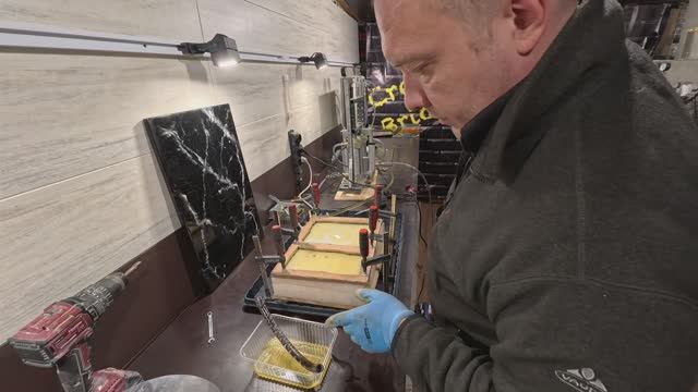 Первые заливки установки для литья пластика по технологии RIM