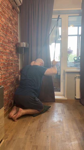 Гибридная и вертикальная тяга со жгутом 2мя руками с колен, в ножницах и стоя