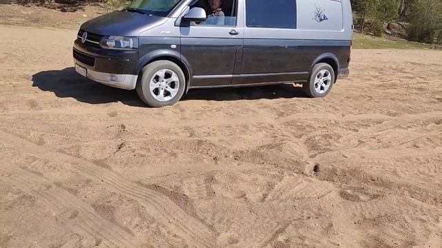 Volkswagen Transporter на песке