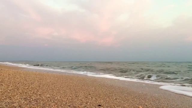 Море. Прибой. Шум волн. Рассвет. Утро на берегу Азовского моря.