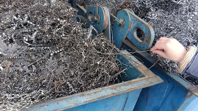 ШОК!!! Мусорные баки с металлом.