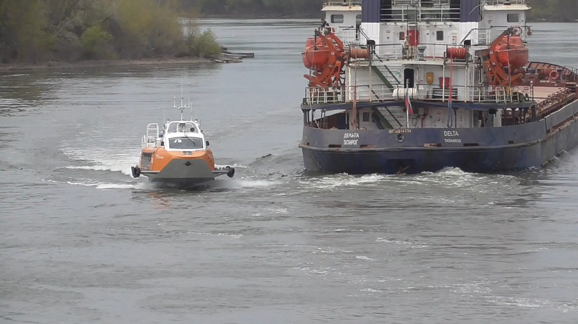 Валдай и Дельта - вдоль Семикаракорских берегов.