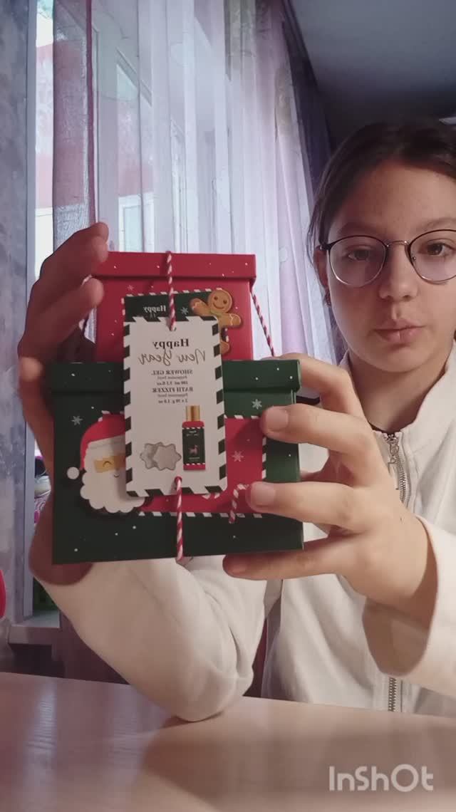 Распаковка подарков от мамы на день рождения и новый год.