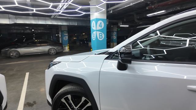 Toyota RAV4 против Wildlander: Китайский двойник или конкурент