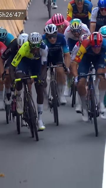 Биниам Гирмай из Intermarché - Wanty побеждает на этапе Тур де Франс!