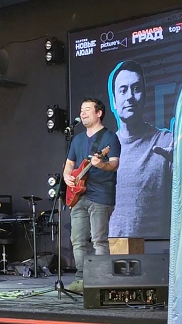 спел под акустику на 