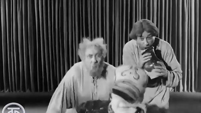 “Девичий переполох“. Сцена и трио “Дайте бабе сапоги“