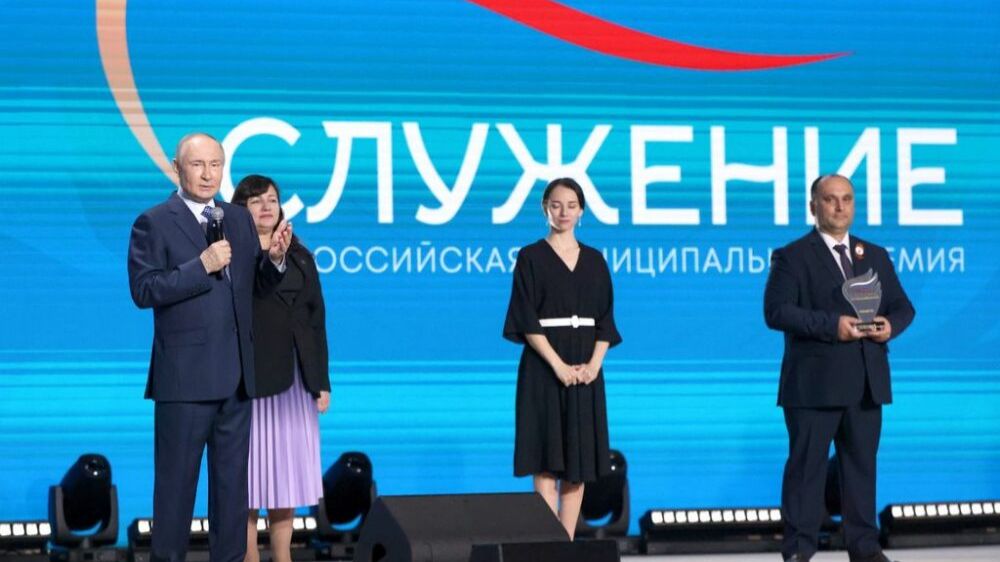 Путин принял участие в церемонии вручения наград Всероссийской премии «Служение»