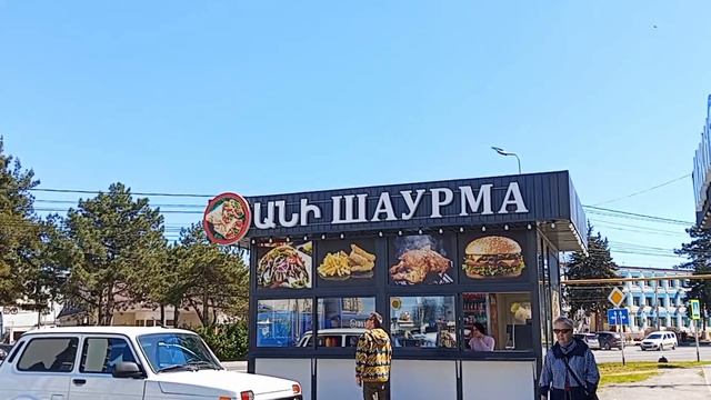 Идем с рынка