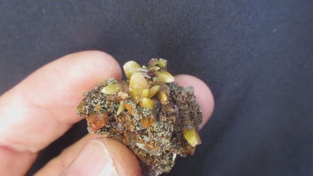 Вульфенит купить