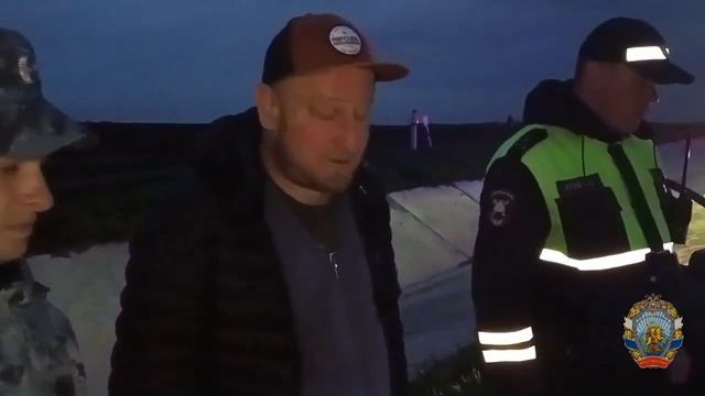 Сотрудники ГУ МВД России по СКФО пришли на помощь водителю машины, загоревшейся вблизи ФКПП «Малка»