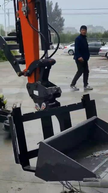 SHALKA XG30U (Yanmar 380) - мини-экскаватор с паллетными вилами поднимает и перекладывает груз 🚜