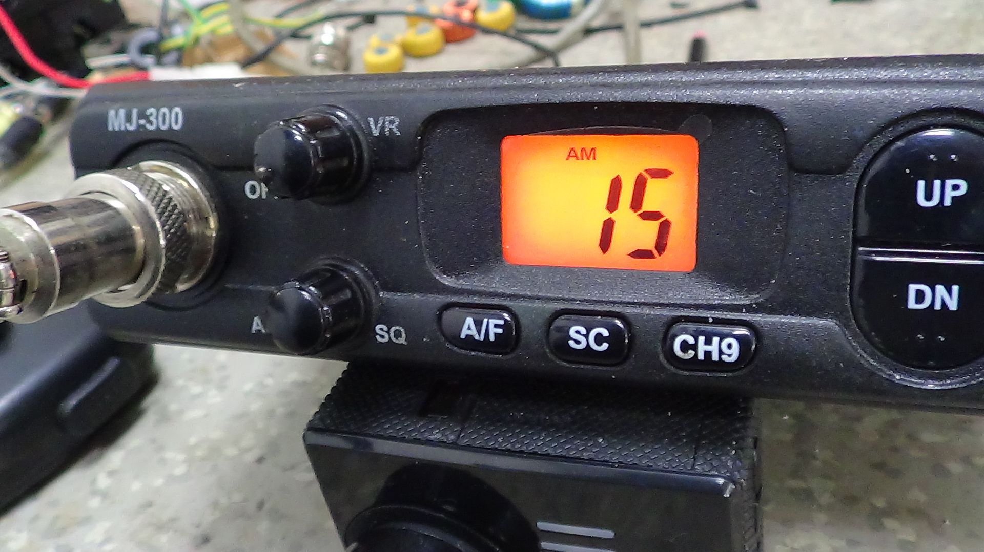 MJ 300 не слышат.Что делать.