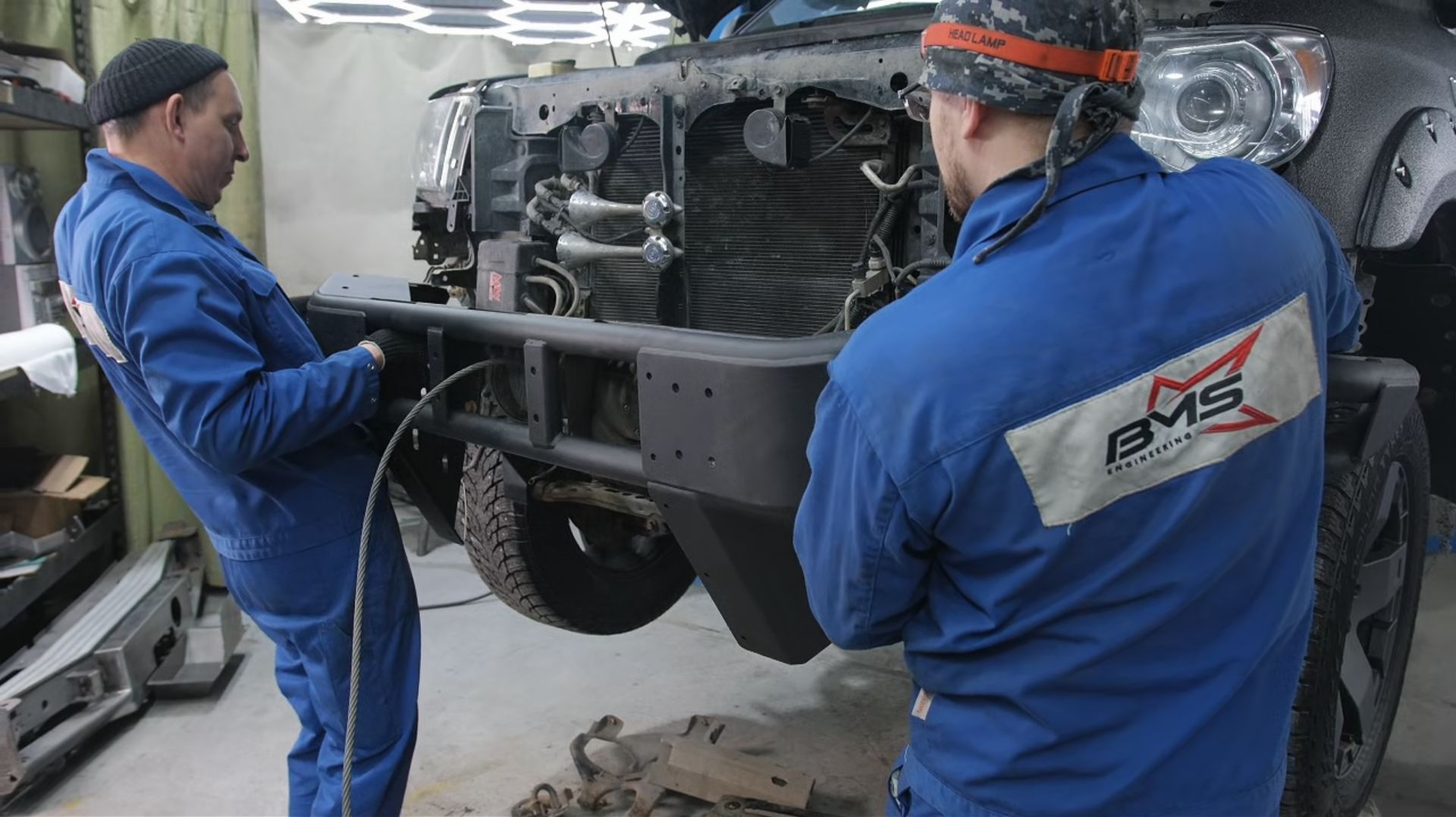 Установка бампера силового переднего BMS ALFA для Тойота Тундра 2007-2013