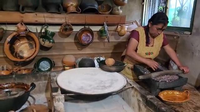 Готовим богатые бобы хуарачи и сопровождаем их чоризо