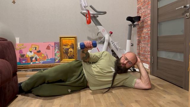 Вращение плеча наружу (ВПН) лёжа на полу с гантелью (0° отведения плеча)