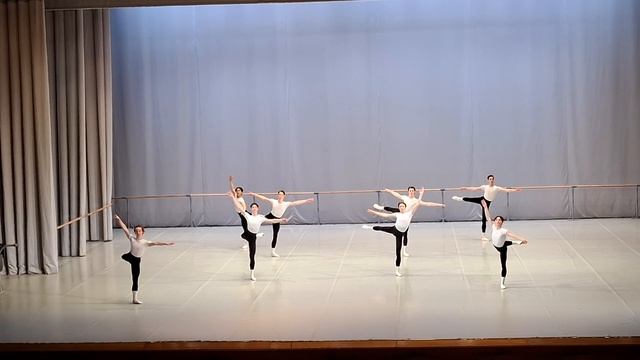 МГАХ. Госэкзамен по классическом танцу.  Юноши. Педагог Д.Медведев. 20.04.26 (5)