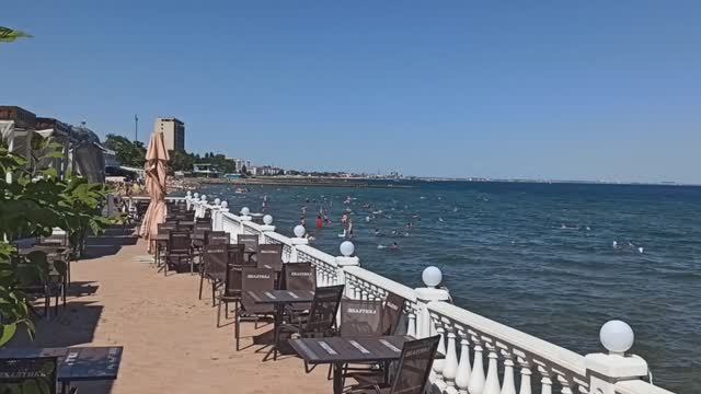 🔥 Феодосия 2025: Пляжи переполнены! Море как парное молоко – стоит ли ехать?