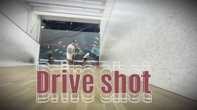 СКВОШ. Драйв в передней части корта слева