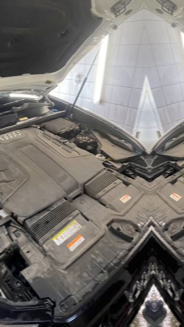 Мойка двигателя и подкапотного пространства  Audi Q8 #мойкадвигателя #audiq8 #тушино