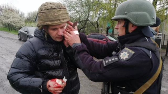 ‼️🇺🇦💥 Пьяный украинец бросил две гранаты в полицаев, пятеро ранены