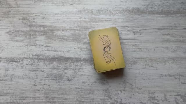 Рассматривал ли вообще вас серьезно?! таро расклад 1 вариант