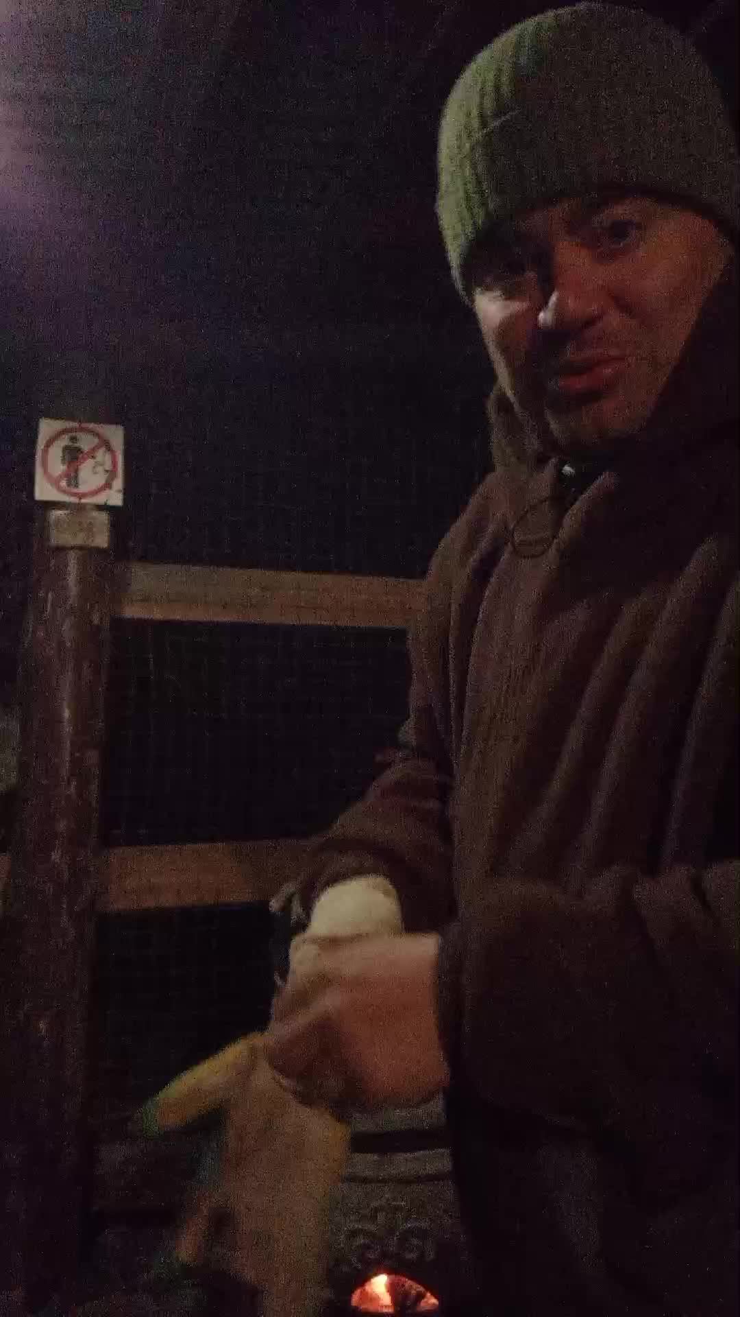 Прожигаю тандыр на берегу озера