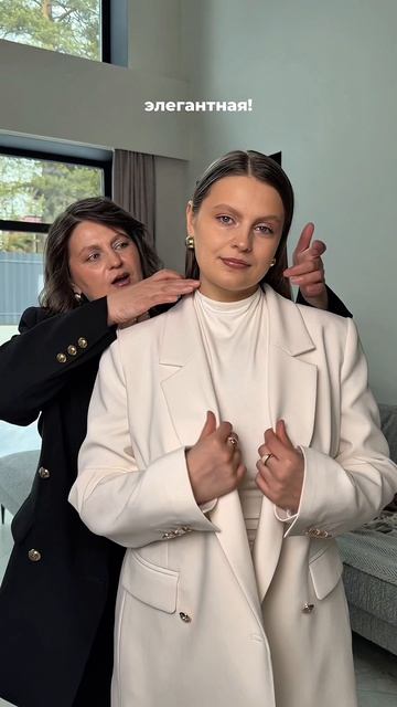 Мама одевает дочку 🔥