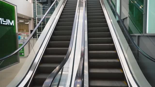 Обзорный лифт и эскалаторы KOYO в ТЦ Атриум #koyo #лифт #застройщик #девелопер #elevator