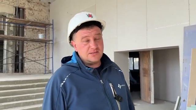 Петербургские строители продолжают восстанавливать здание ЗАГСа в Мариуполе