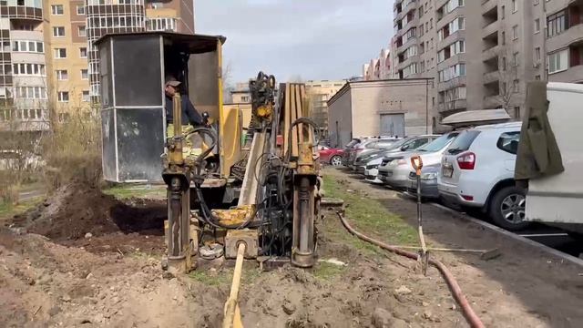 4)9й прокол. Работа буровой ГНБ. Соединение новой штанги -3.