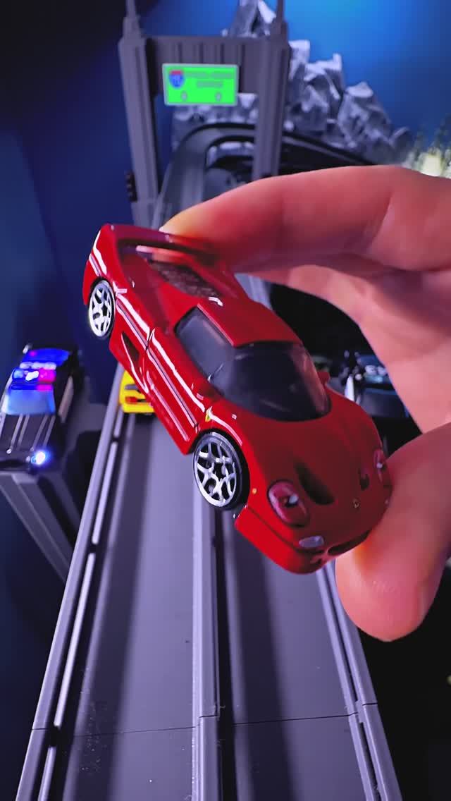 Кто это был? 👀 Машинка из ниоткуда! 🤩