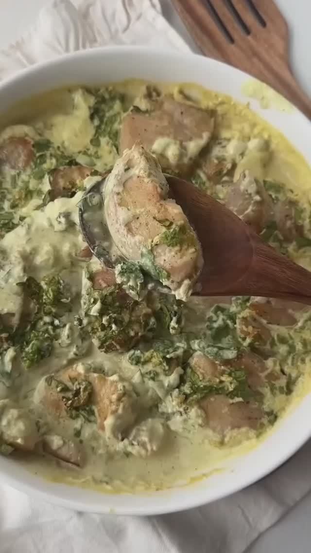 Нежная курица по-грузински в сливочно-чесночном соусе.