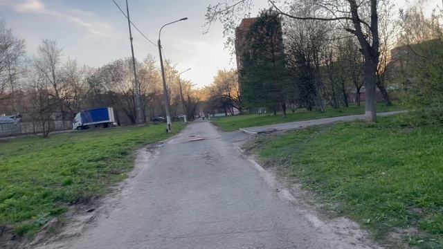 Апрельский вечер в подмосковном городе