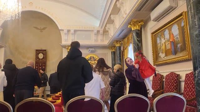 Патриарх Иерусалимский дал мне с благословением пасхальное яйцо в Тронном зале - в Светлую седмицу