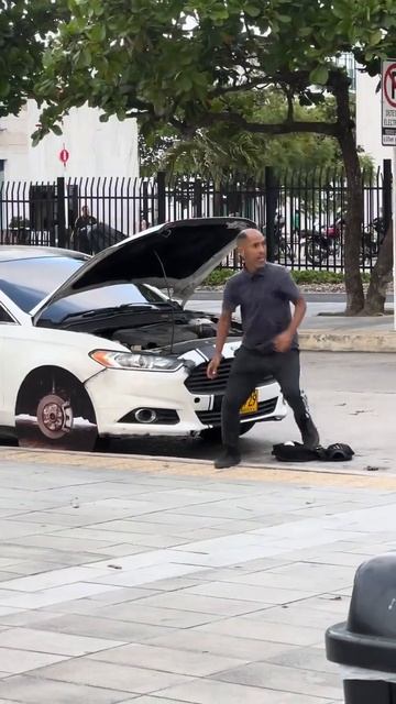 Розыгрыш над автолюбителем.mp4