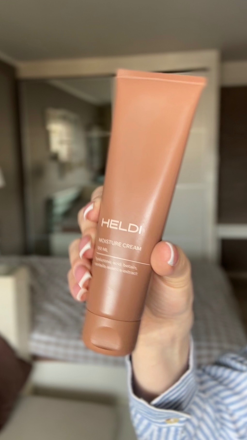 После бара лицо выглядит не таким свежим?