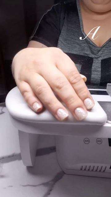 маникюр пилю ногти