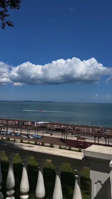 Шикарная набережная в Тамани