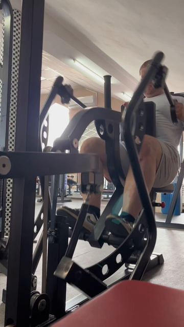 Качаем спину на блоке