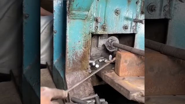 Раньше болты производили таким способом. Это была проверенная и надежная технология.