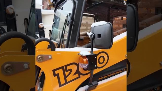 Город станет еще чище и краше: встречаем пополнение в парке «Зелёного города»! 🚜 🌱