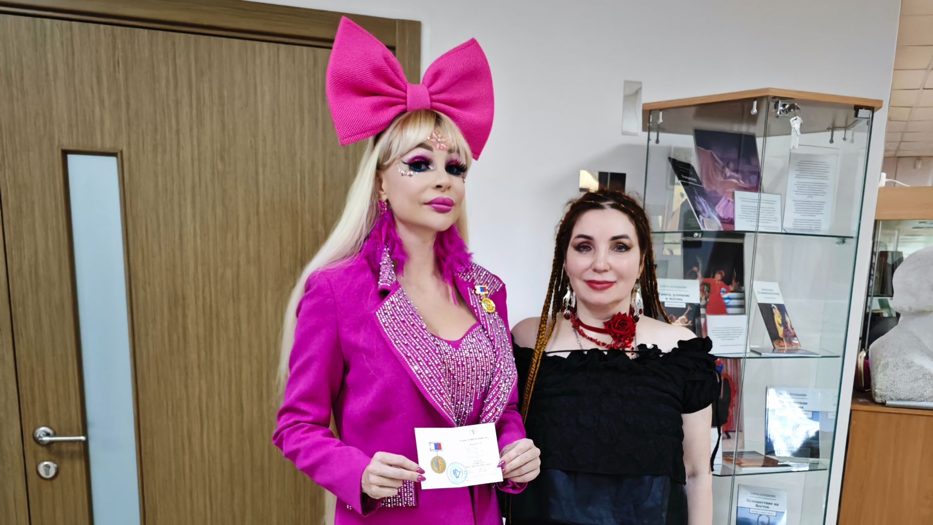 Таня Тузова Барби дает интервью СМИ 